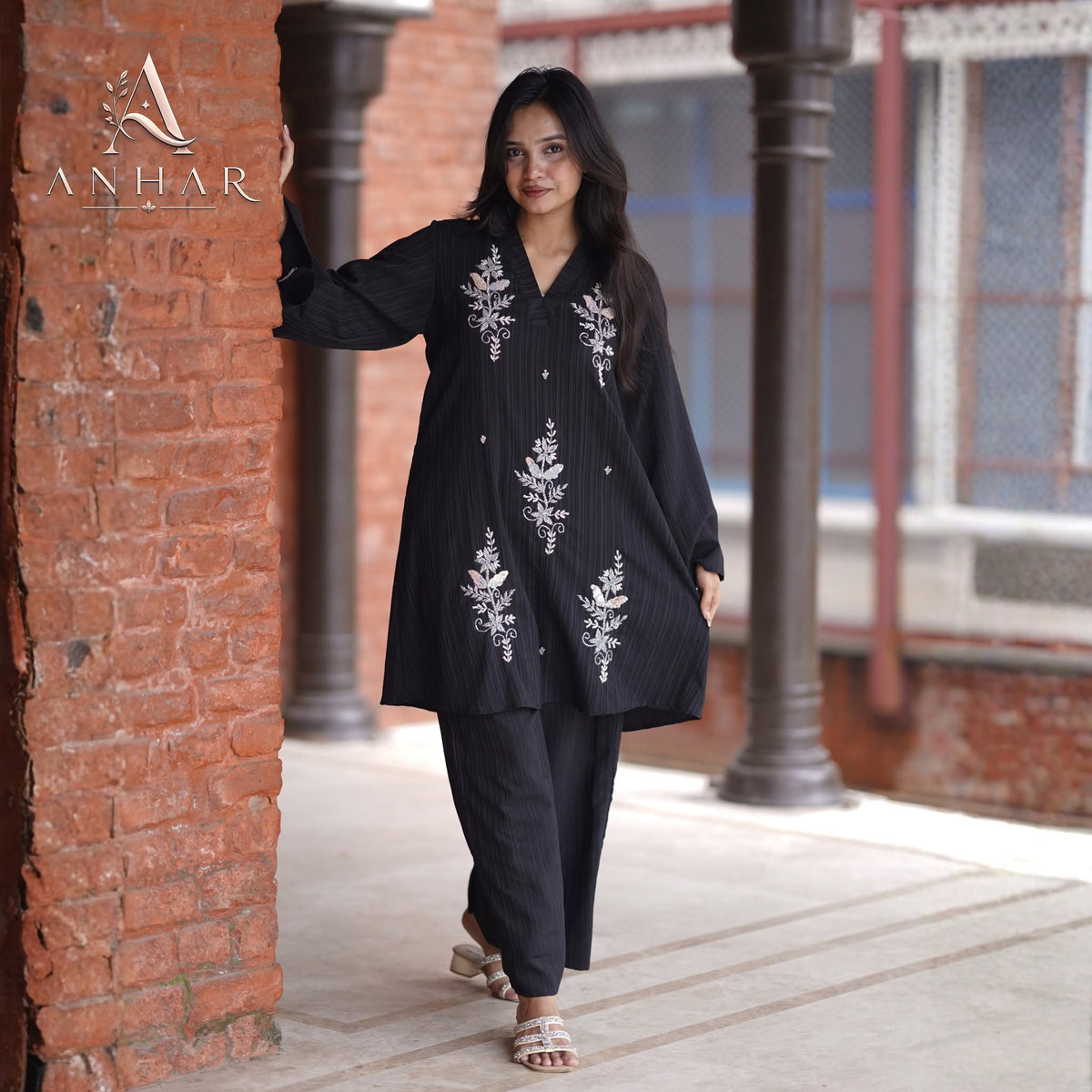 Neelanjona Premium Handwork 2-Piece - Black